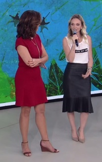 Fátima Bernardes feet photo thumbnail