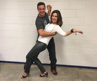 Fátima Bernardes feet photo thumbnail