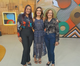 Fátima Bernardes feet photo thumbnail