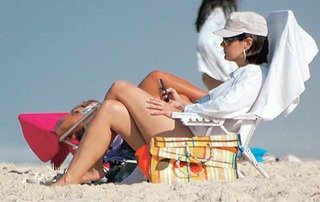 Fátima Bernardes feet photo thumbnail