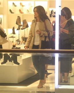 Fátima Bernardes feet photo thumbnail