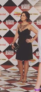 Fátima Bernardes feet photo thumbnail