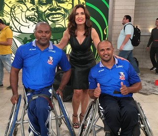 Fátima Bernardes feet photo thumbnail