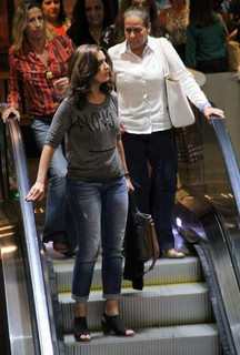 Fátima Bernardes feet photo thumbnail