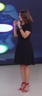 Fátima Bernardes feet photo thumbnail