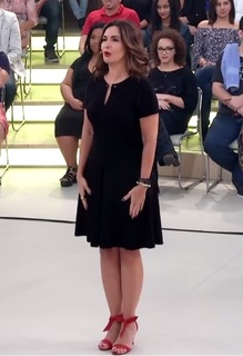 Fátima Bernardes feet photo thumbnail