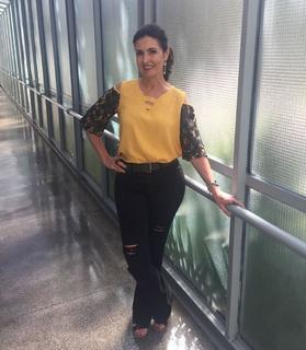 Fátima Bernardes feet photo thumbnail