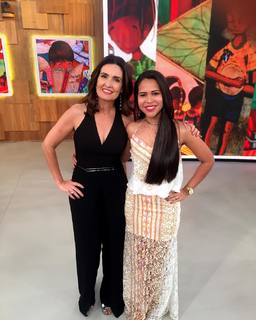 Fátima Bernardes feet photo thumbnail