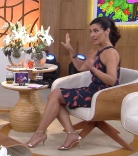 Fátima Bernardes feet photo thumbnail