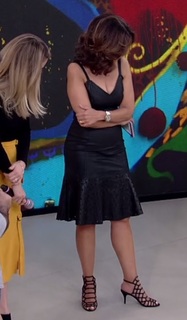 Fátima Bernardes feet photo thumbnail