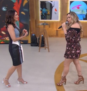 Fátima Bernardes feet photo thumbnail