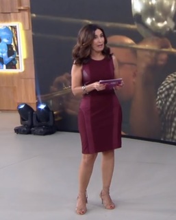 Fátima Bernardes feet photo thumbnail