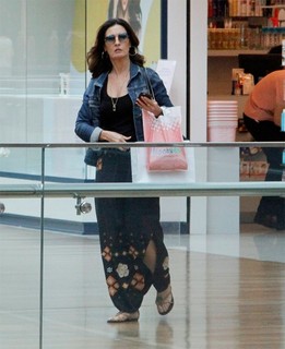 Fátima Bernardes feet photo thumbnail