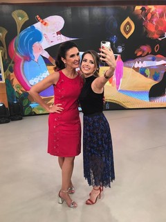 Fátima Bernardes feet photo thumbnail