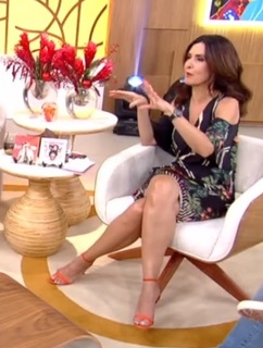 Fátima Bernardes feet photo thumbnail