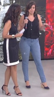 Fátima Bernardes feet photo thumbnail