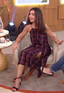 Fátima Bernardes feet photo thumbnail