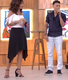 Fátima Bernardes feet photo thumbnail