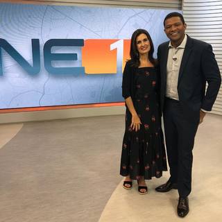 Fátima Bernardes feet photo thumbnail