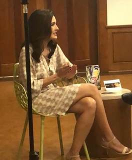 Fátima Bernardes feet photo thumbnail