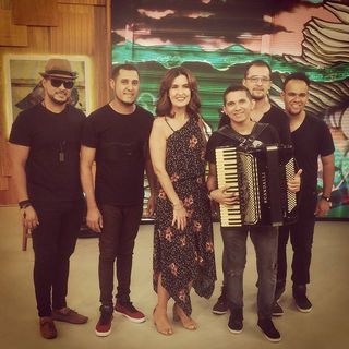 Fátima Bernardes feet photo thumbnail