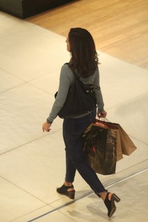 Fátima Bernardes feet photo thumbnail