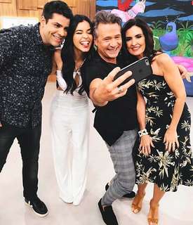 Fátima Bernardes feet photo thumbnail