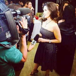 Fátima Bernardes feet photo thumbnail