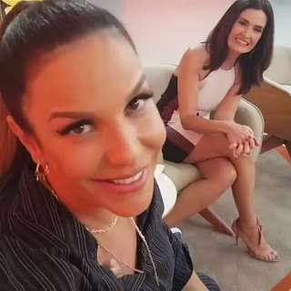 Fátima Bernardes feet photo thumbnail