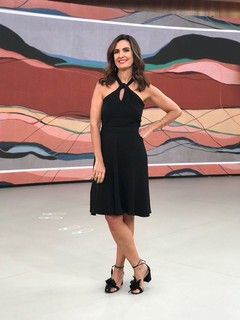 Fátima Bernardes feet photo thumbnail