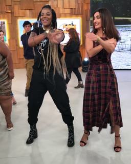 Fátima Bernardes feet photo thumbnail