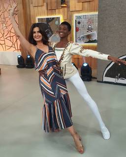 Fátima Bernardes feet photo thumbnail