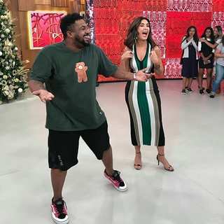 Fátima Bernardes feet photo thumbnail