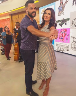 Fátima Bernardes feet photo thumbnail