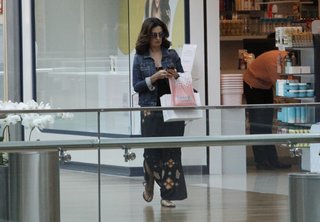 Fátima Bernardes feet photo thumbnail