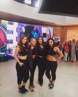 Fátima Bernardes feet photo thumbnail