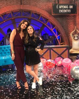 Fátima Bernardes feet photo thumbnail