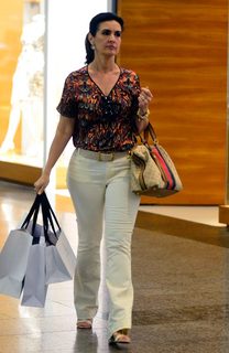 Fátima Bernardes feet photo thumbnail