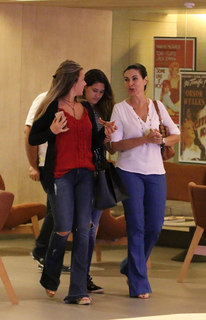 Fátima Bernardes feet photo thumbnail