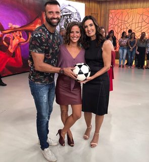 Fátima Bernardes feet photo thumbnail