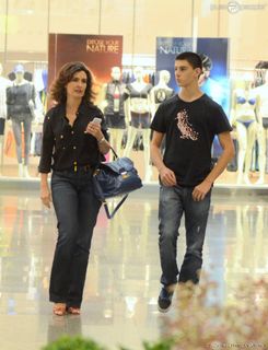 Fátima Bernardes feet photo thumbnail