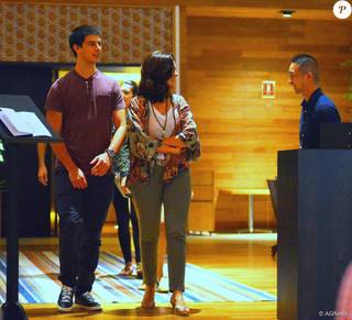 Fátima Bernardes feet photo thumbnail