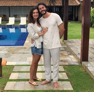 Fátima Bernardes feet photo thumbnail