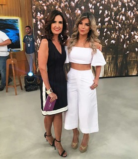 Fátima Bernardes feet photo thumbnail