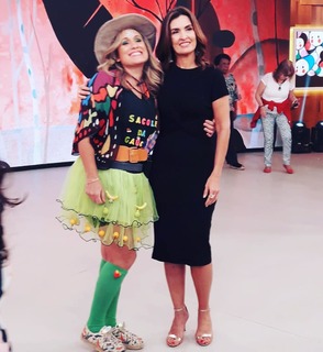 Fátima Bernardes feet photo thumbnail