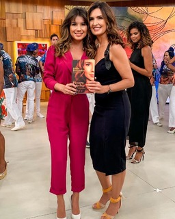 Fátima Bernardes feet photo thumbnail