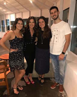 Fátima Bernardes feet photo thumbnail