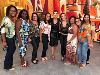 Fátima Bernardes feet photo thumbnail