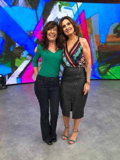 Fátima Bernardes feet photo thumbnail