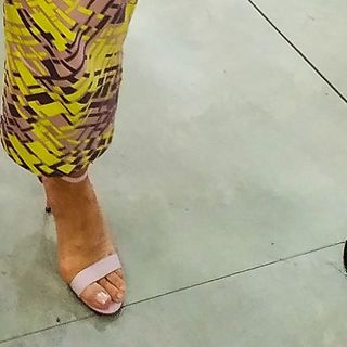 Fátima Bernardes feet photo thumbnail